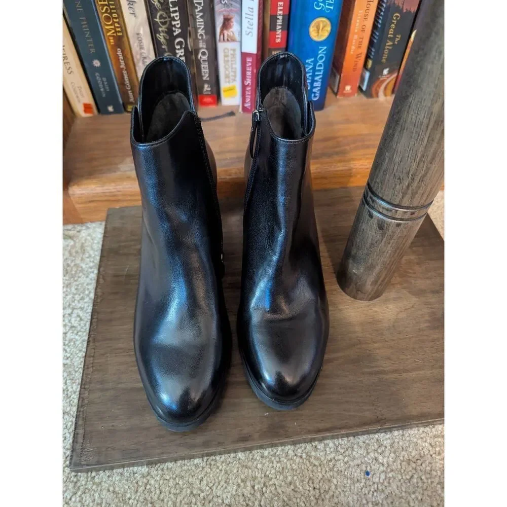 NWOB Regarde Le Ciel Women's Size 38 US 8 Black Leather Ankle Booties Boots